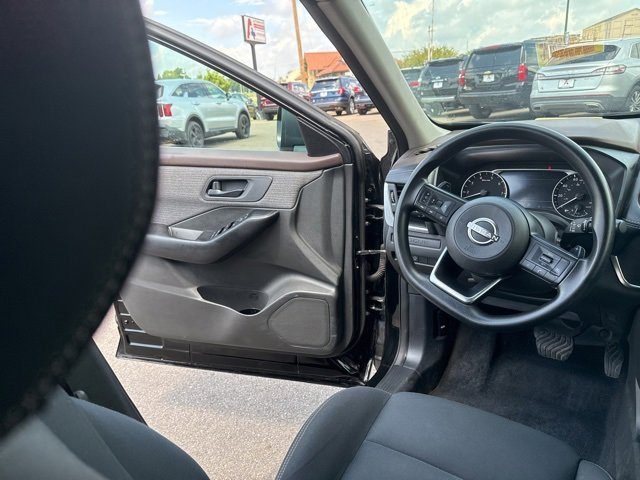 Used 2023 Nissan Rogue S image 16