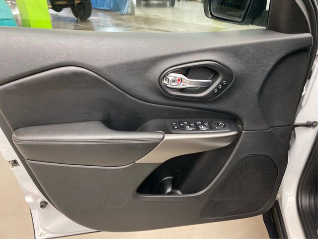 Used 2020 Jeep Cherokee Limited image 26