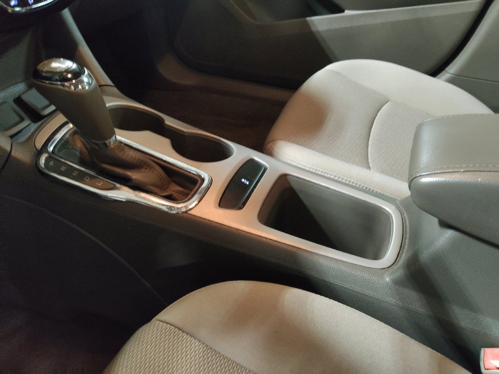 Used 2017 Chevrolet Cruze LS FWD image 26