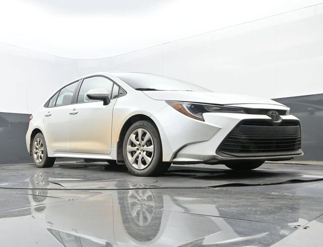 Used 2025 Toyota Corolla LE FWD image 9