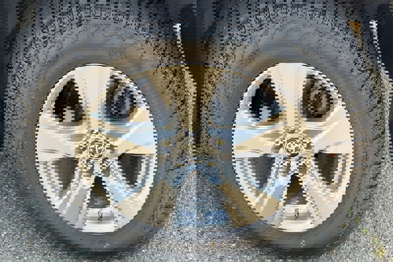 Used 2022 Toyota RAV4 LE image 22