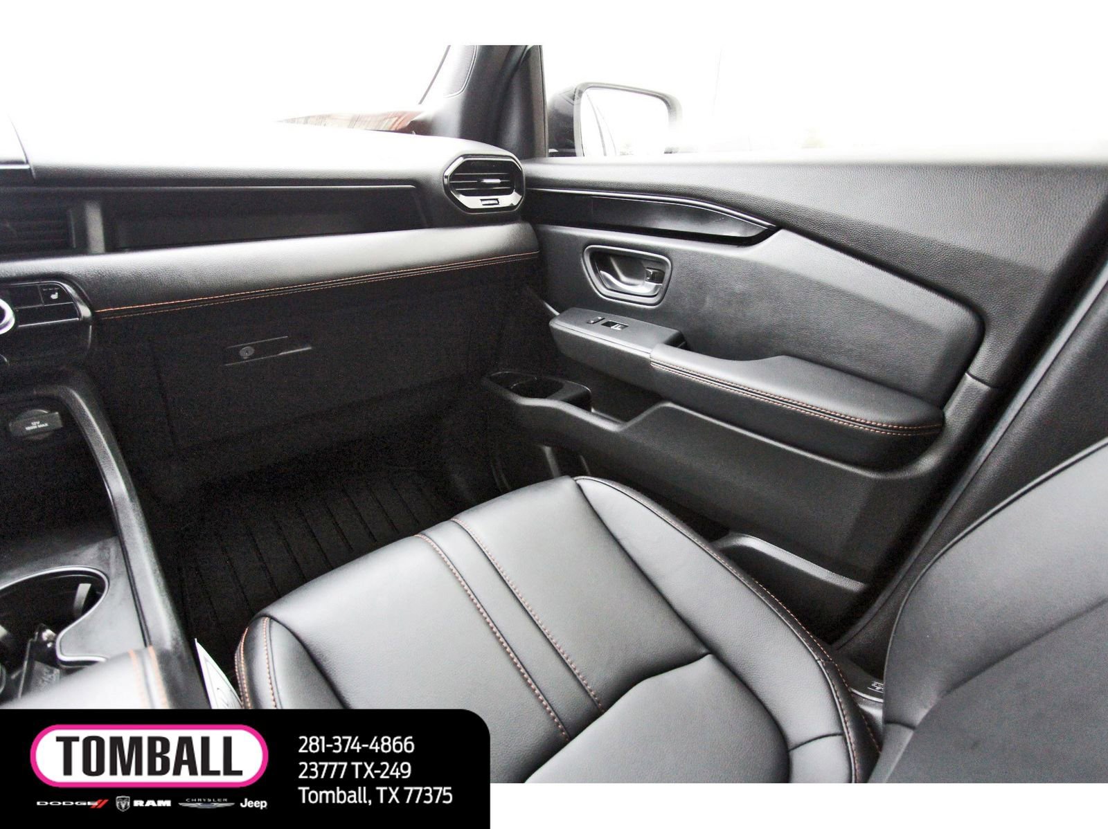 Used 2025 Honda Pilot TrailSport image 11