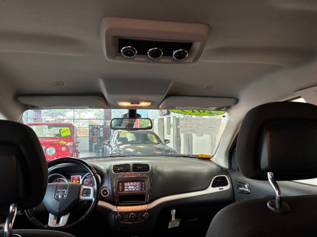 Used 2019 Dodge Journey SE w/ Connectivity Group FWD image 9
