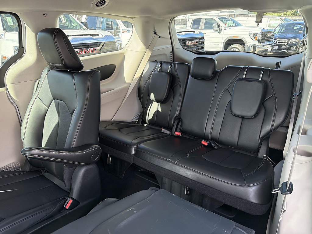 Used 2024 Chrysler Pacifica Limited FWD image 42