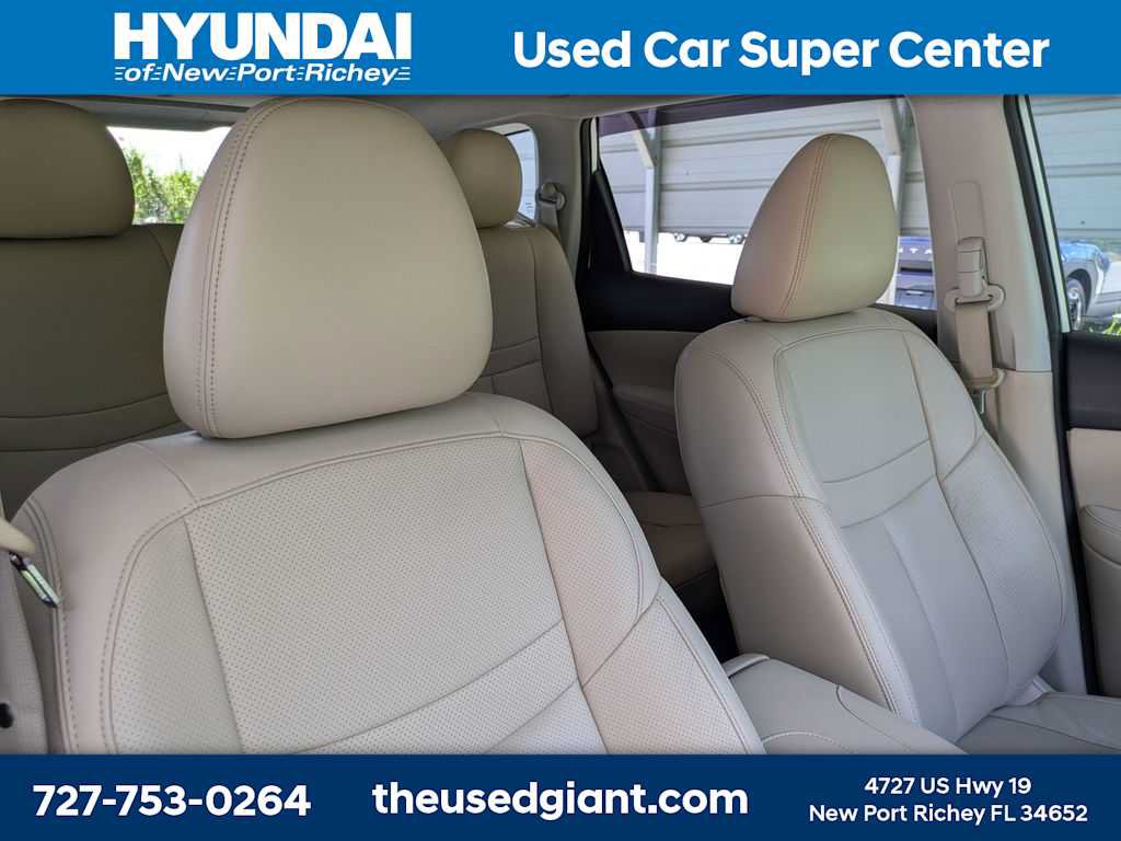 Used 2017 Nissan Rogue SL w/ SL Premium Package FWD image 6
