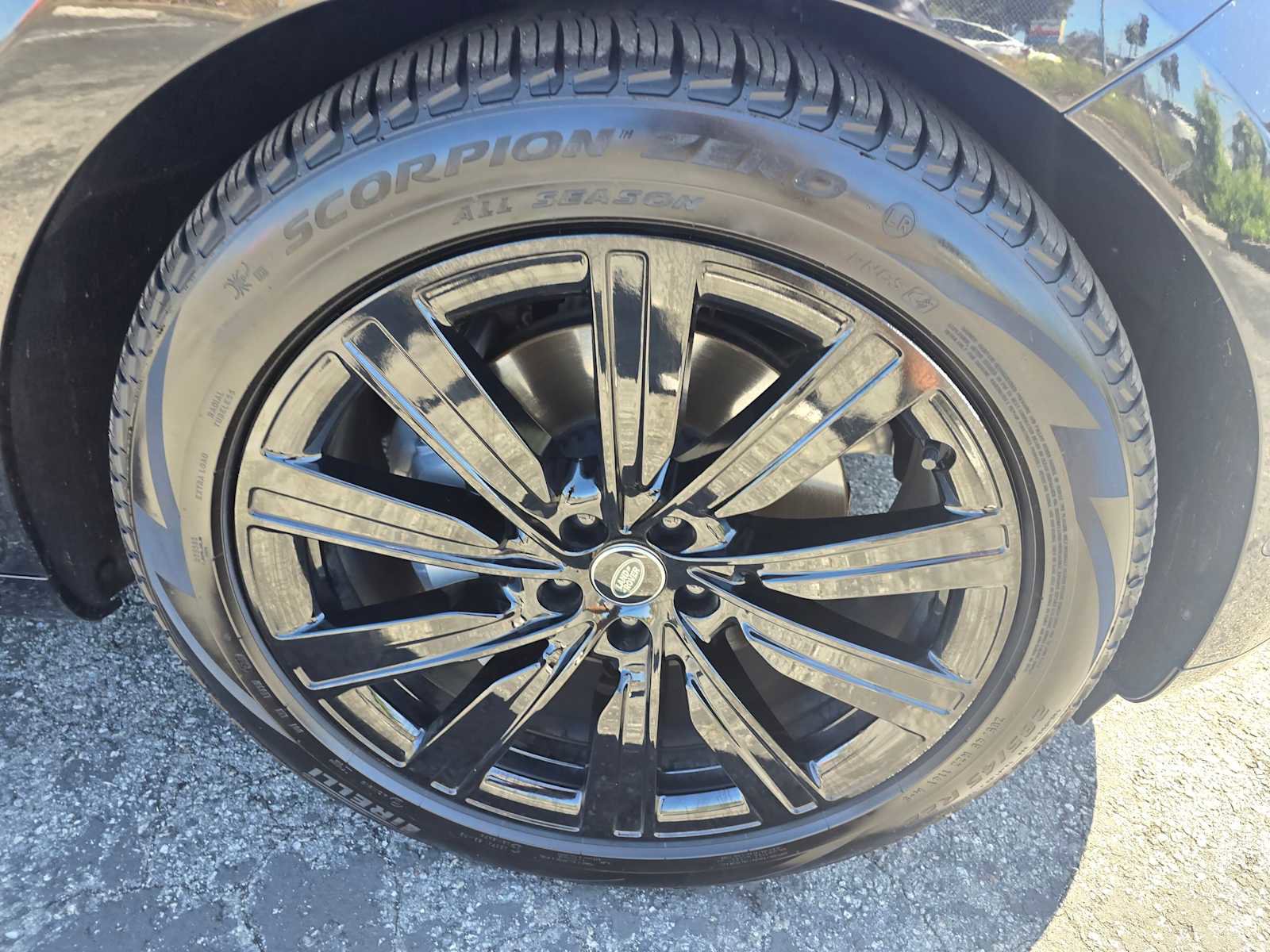 Used 2025 Land Rover Range Rover SE image 9