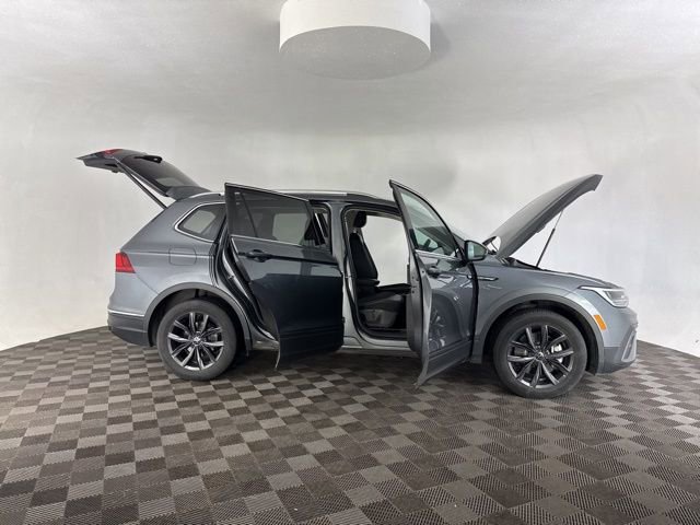Used 2024 Volkswagen Tiguan SE image 16