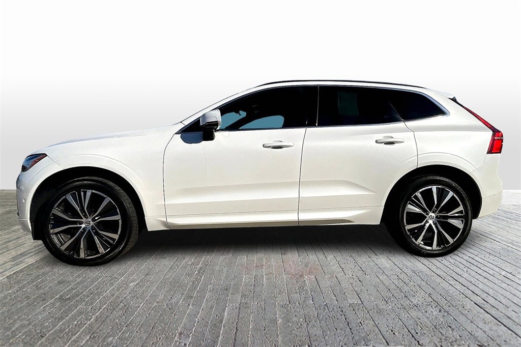 Used 2022 Volvo XC60 B5 Momentum w/ Advanced Package image 5