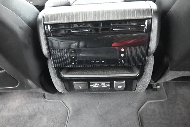 Used 2024 Jeep Wagoneer L Series II w/ Flexible Seating Group RWD image 30