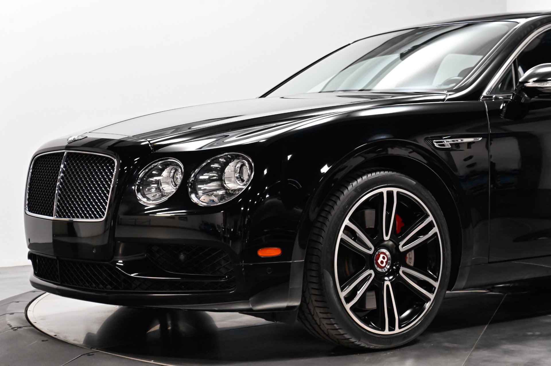 Used 2017 Bentley Flying Spur S V8 AWD/4WD image 4