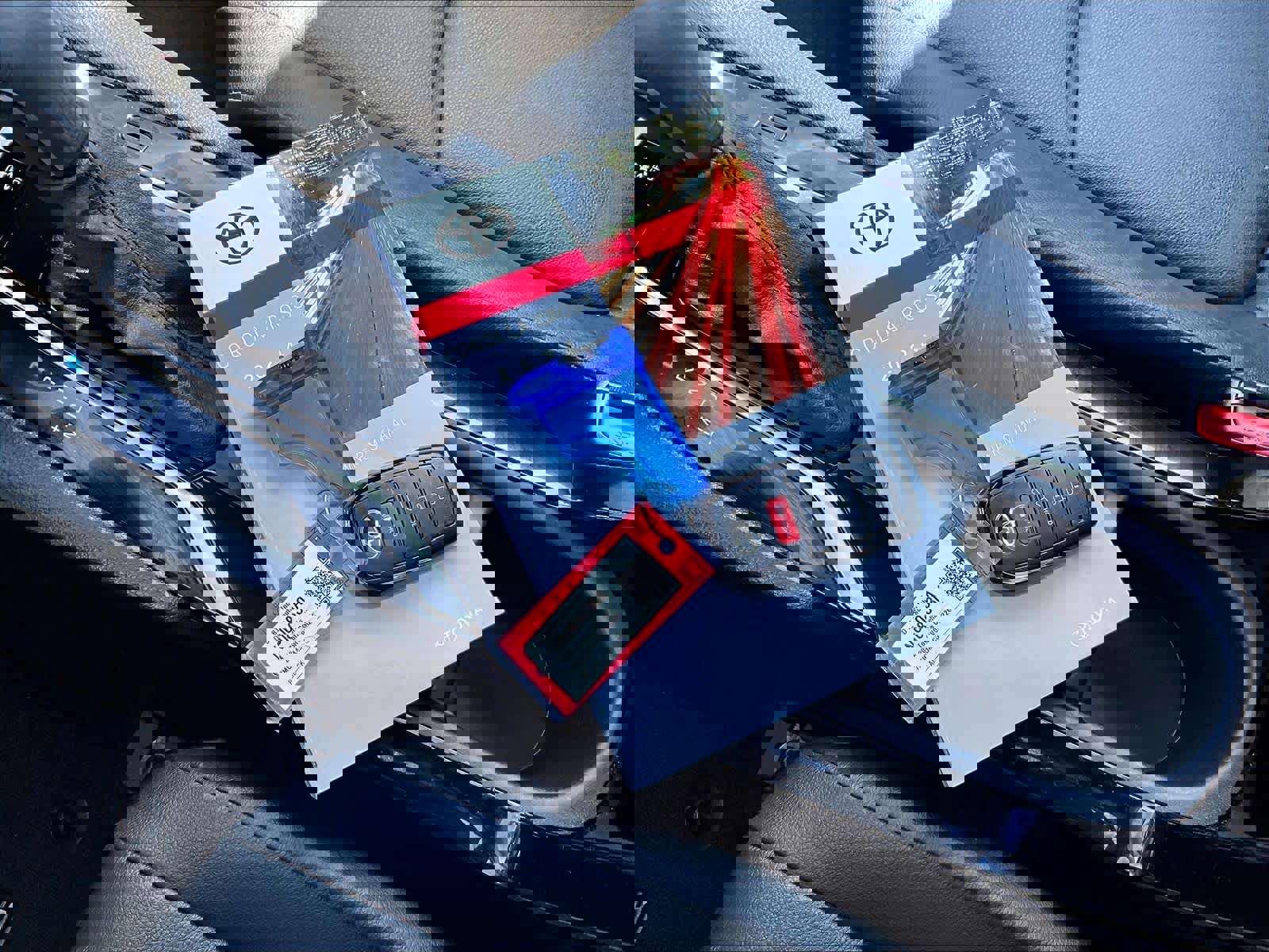 Used 2024 Toyota Corolla Cross XLE w/ Convenience Package image 31