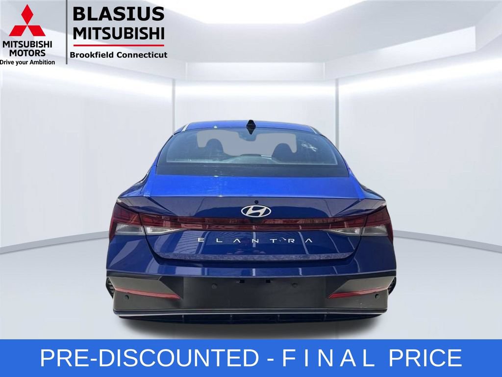 Used 2024 Hyundai Elantra SEL w/ Convenience Package FWD image 7