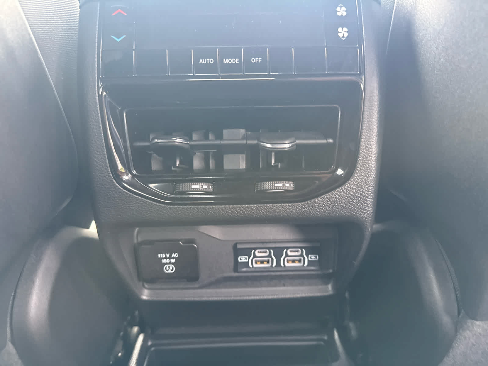 Used 2024 Jeep Grand Cherokee L Altitude AWD/4WD image 12