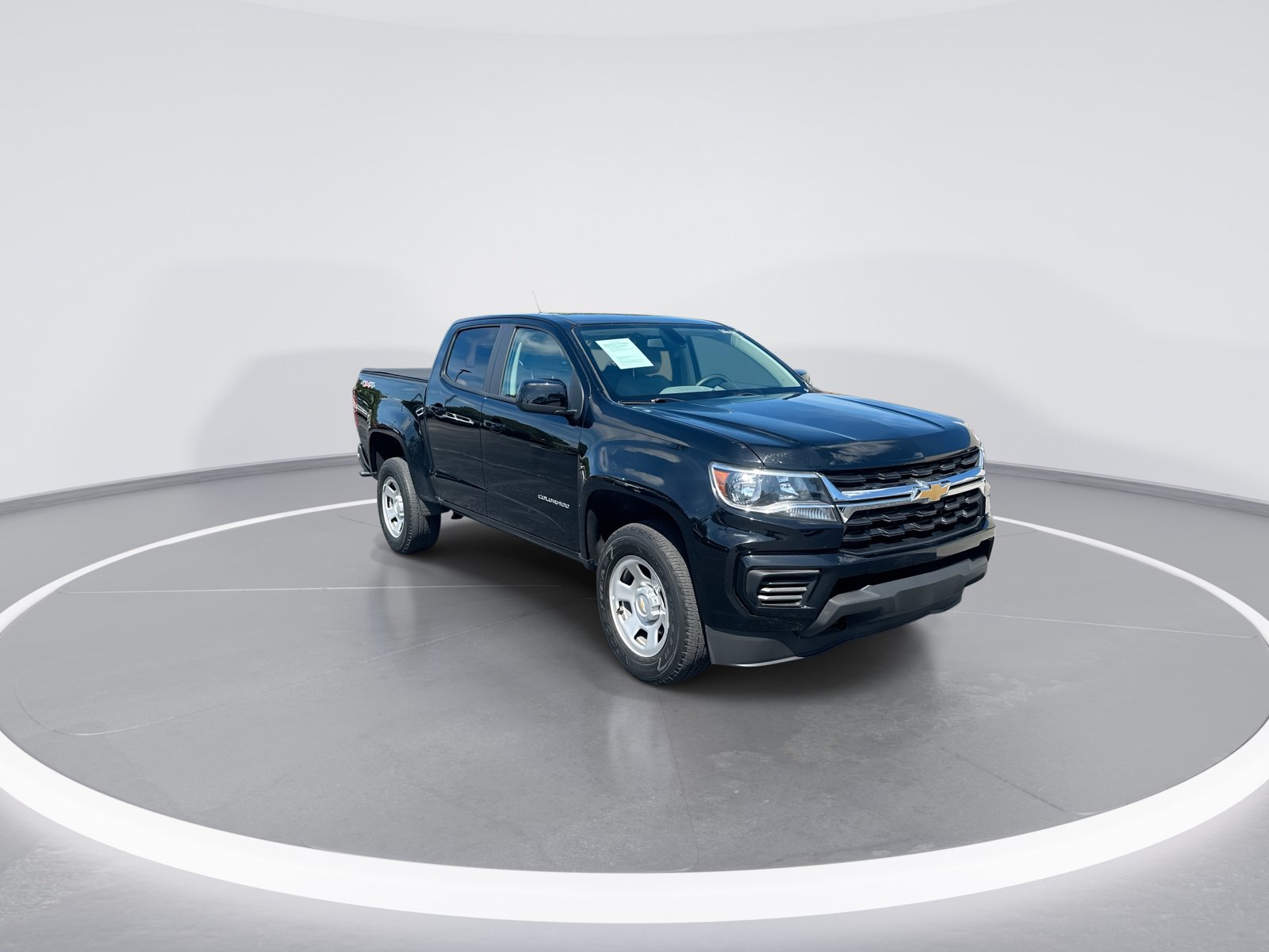 Used 2022 Chevrolet Colorado W/T AWD/4WD image 2