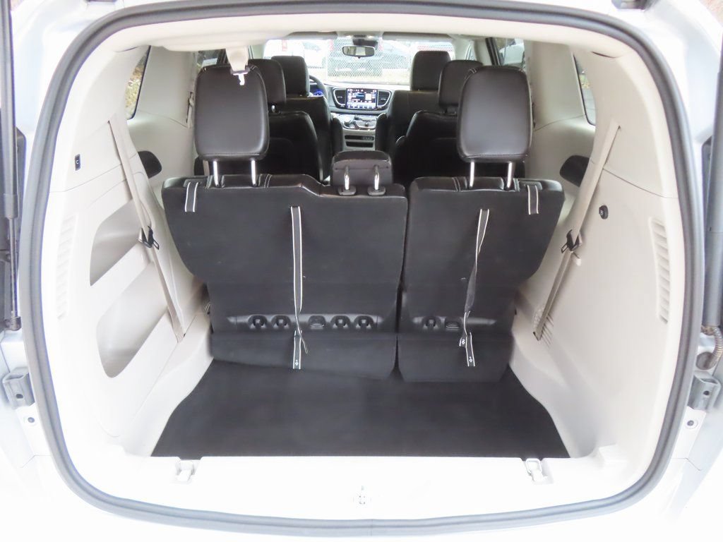 Certified 2024 Chrysler Pacifica Touring-L FWD image 16