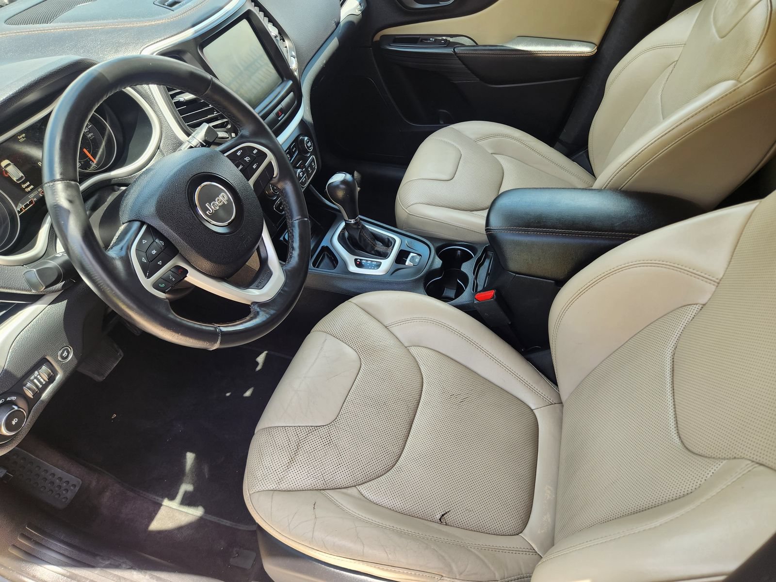 Used 2016 Jeep Cherokee Limited w/ Luxury Group FWD image 14