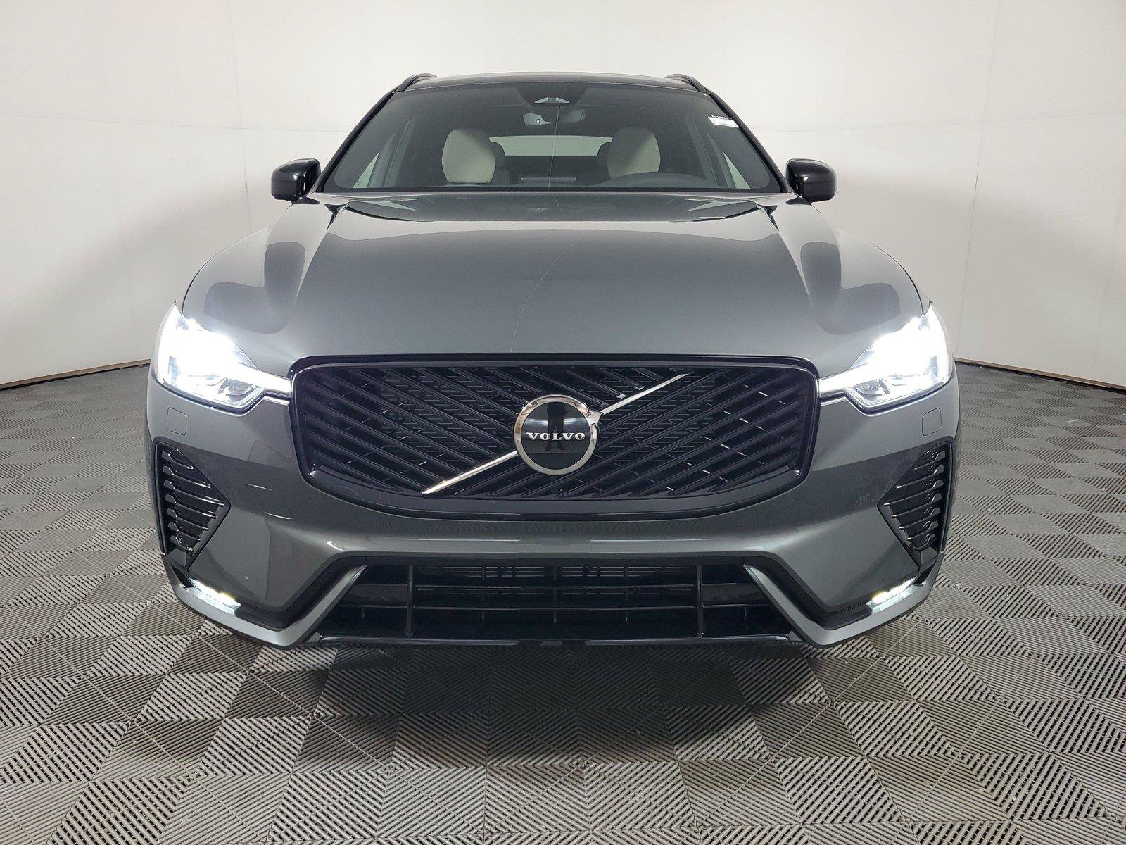 New 2027 Volvo XC60 B5 Core AWD/4WD image 2