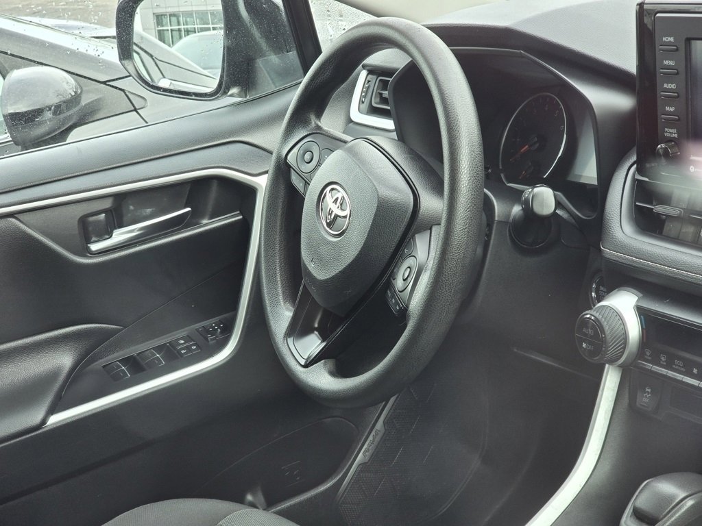 Used 2022 Toyota RAV4 XLE image 18