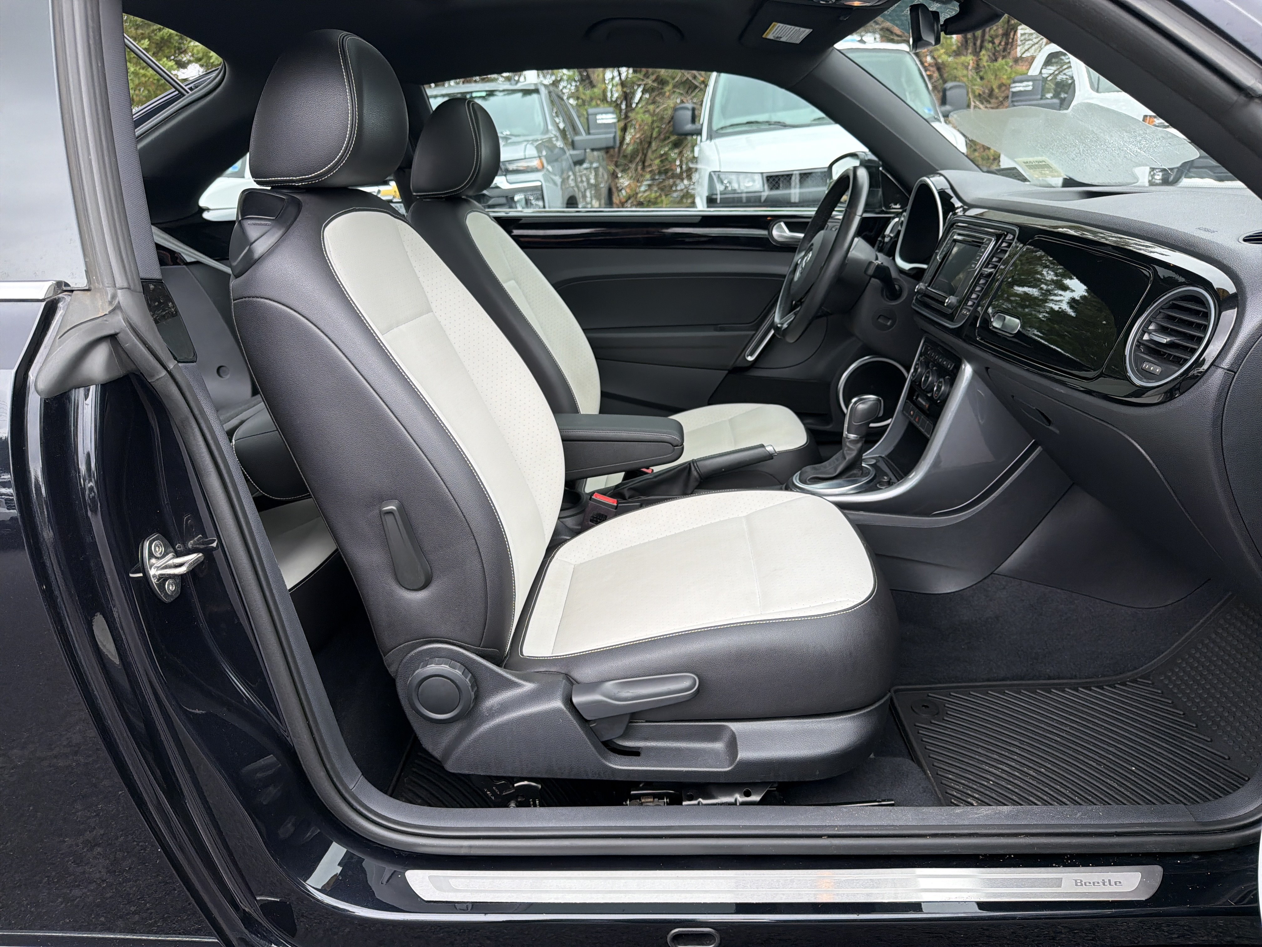 Used 2019 Volkswagen Beetle 2.0T SE w/ SE Premium Package FWD image 33