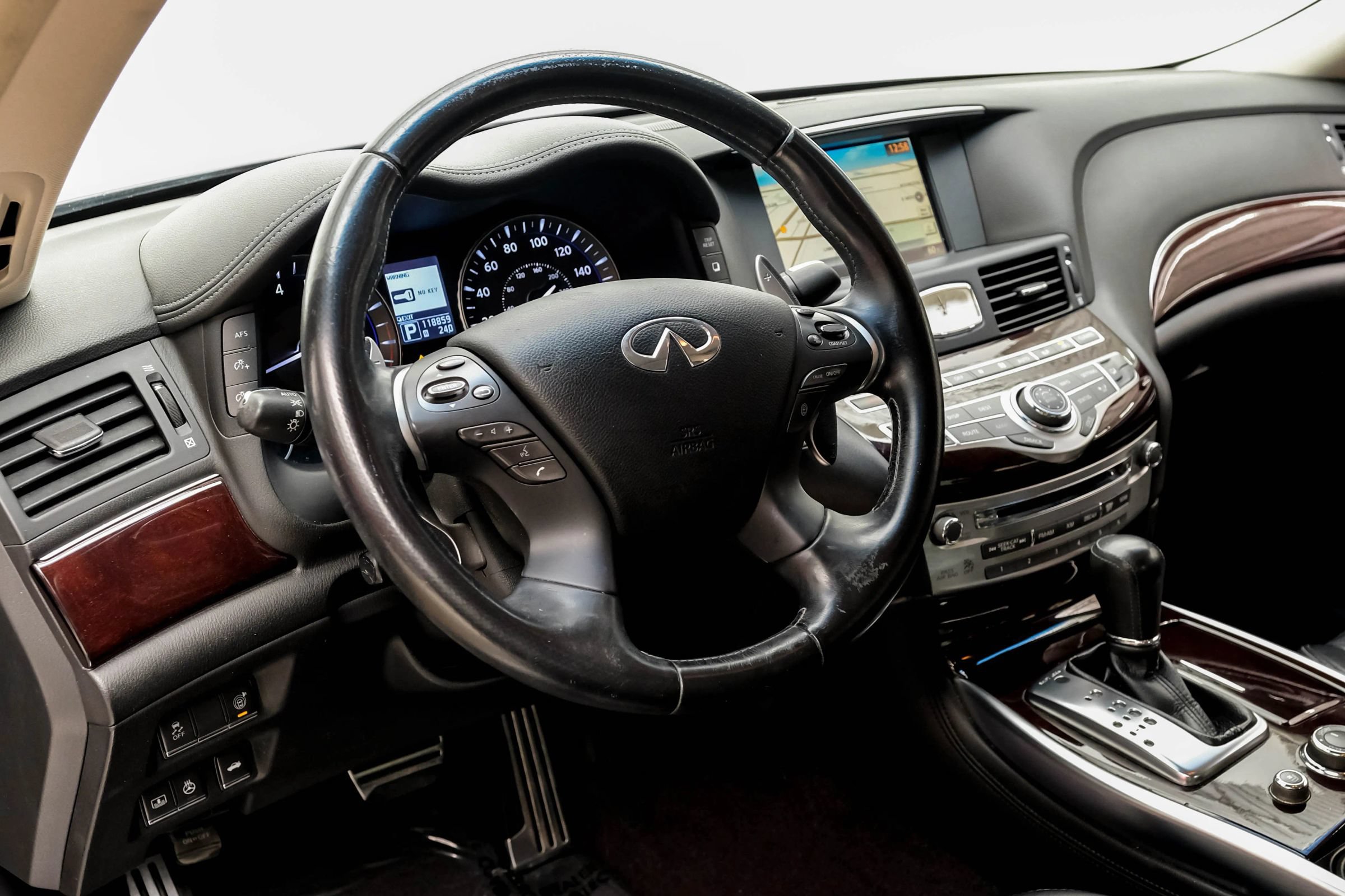 Used 2011 INFINITI M37 w/ Sport Pkg RWD image 2