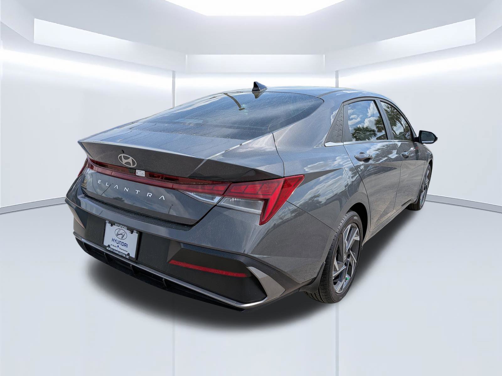 Certified 2025 Hyundai Elantra SEL image 4