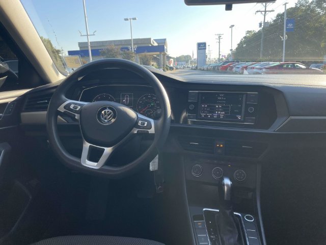 Used 2021 Volkswagen Jetta SE FWD image 12