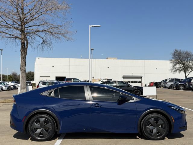 Used 2025 Toyota Prius LE image 3