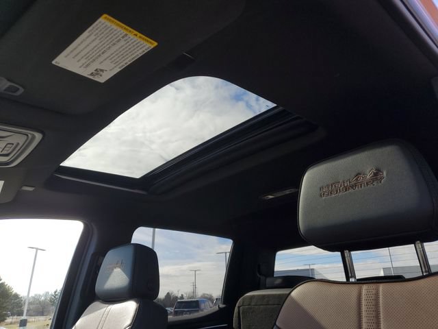 Used 2025 Chevrolet Silverado 1500 High Country AWD/4WD image 6