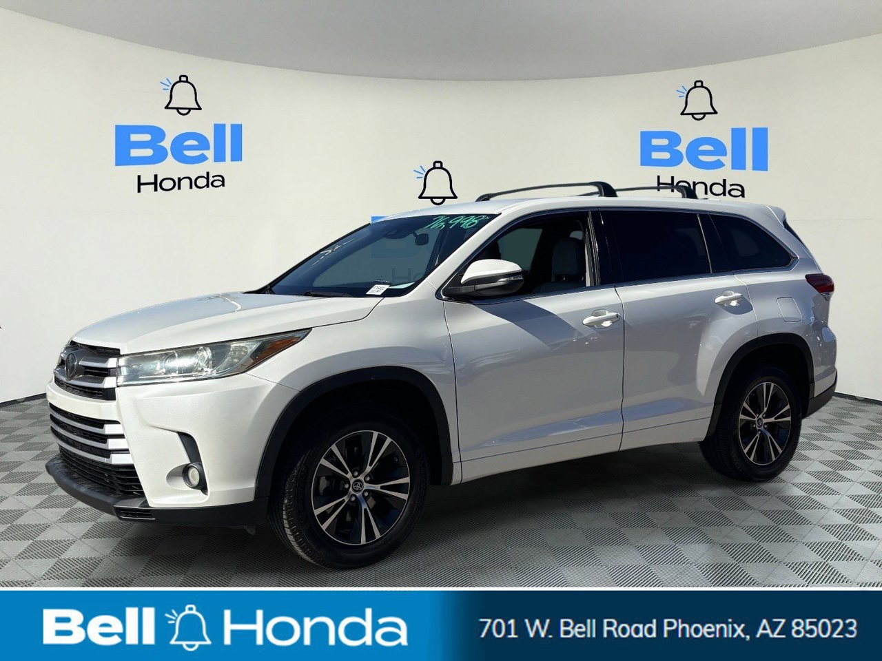 Used 2017 Toyota Highlander Plus w/ Carpet Mat Package FWD image 1
