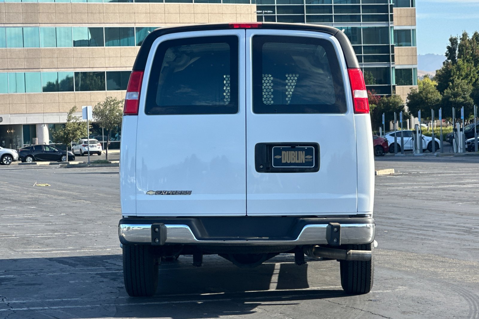 Used 2025 Chevrolet Express 2500 w/ Driver Convenience Package RWD image 5