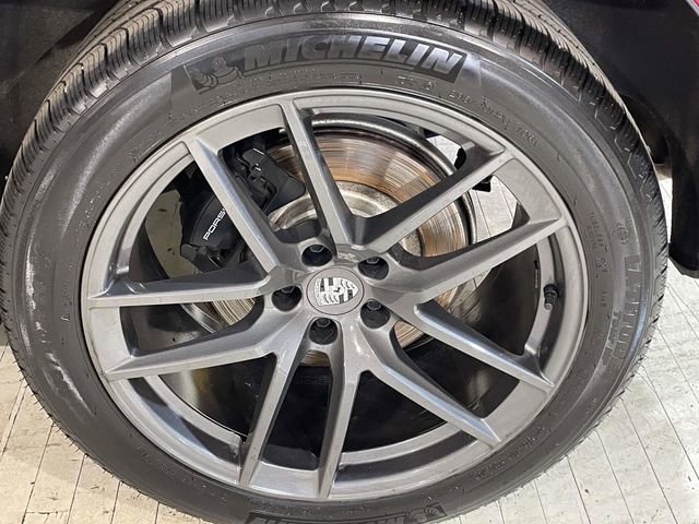 Certified 2025 Porsche Macan Turbo image 14