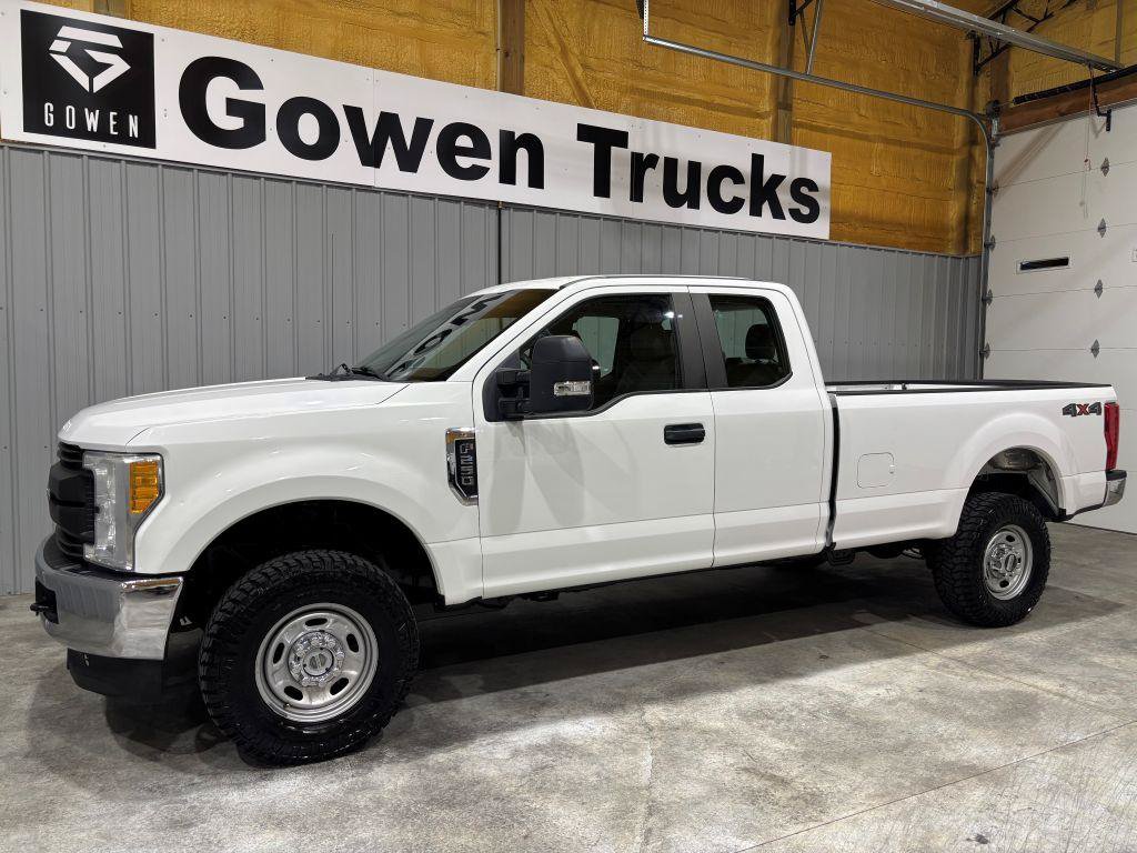 Used 2017 Ford F250 XL w/ Power Equipment Group AWD/4WD image 4