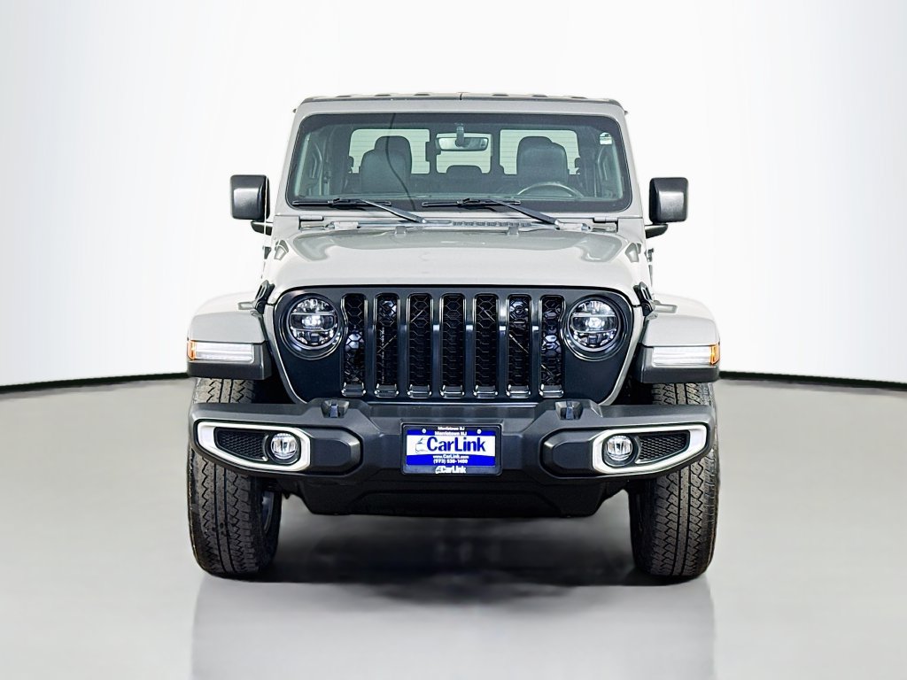 Used 2021 Jeep Gladiator Overland w/ Popular Equipment Package AWD/4WD image 2