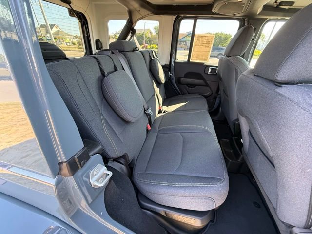 Used 2025 Jeep Wrangler Unlimited Sahara w/ Safety Group AWD/4WD image 12