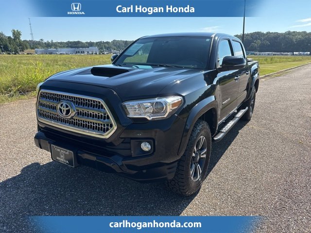 Used 2017 Toyota Tacoma TRD Sport w/ Tow Package (A/T)