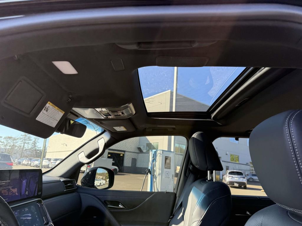 Used 2024 Lexus LX 600 4WD w/ Luxury Package image 20