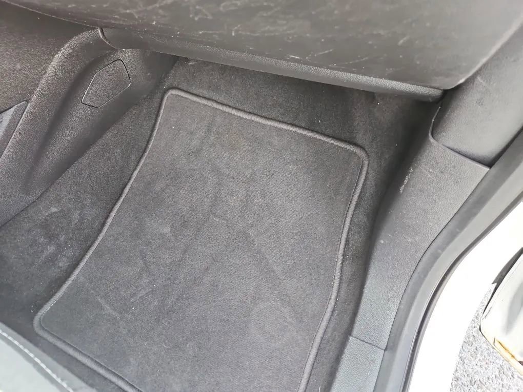 Used 2018 Ford Escape SE w/ Ford Safe & Smart Package FWD image 8