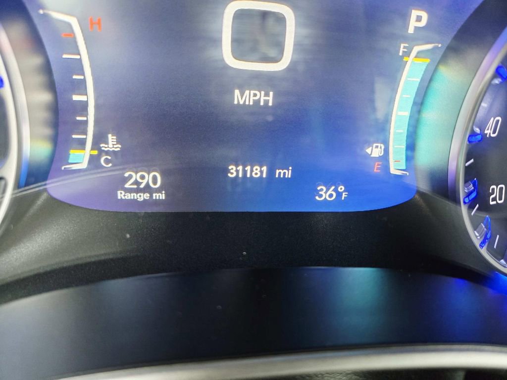 Used 2024 Chrysler Pacifica Touring-L image 25