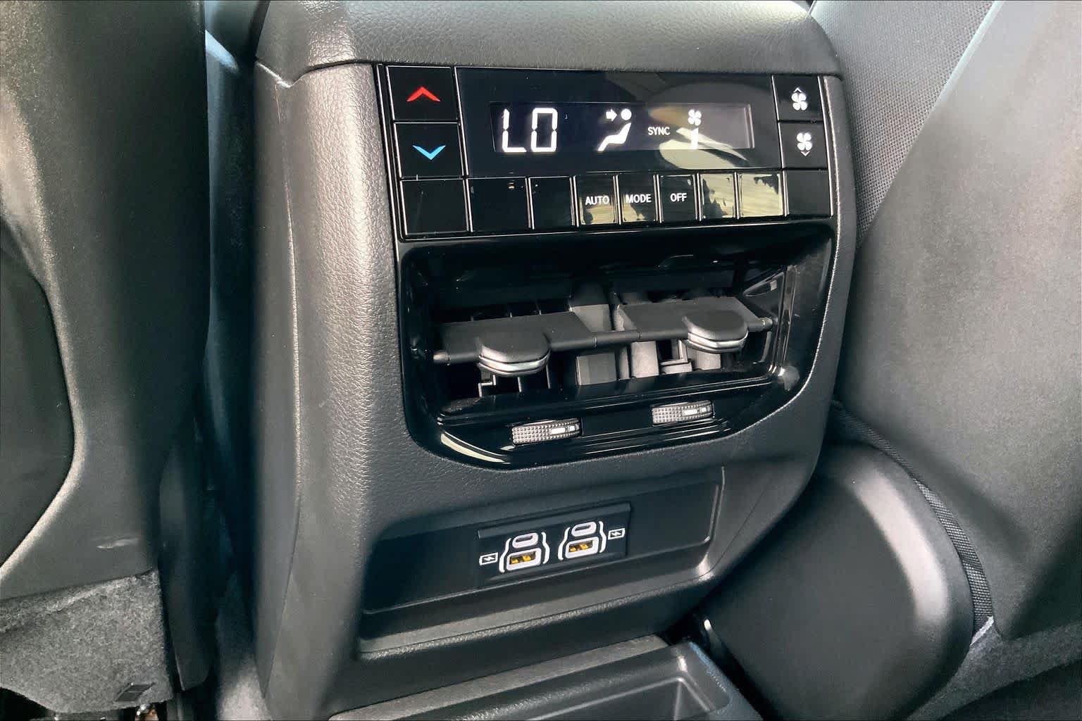 Used 2025 Jeep Grand Cherokee L Laredo RWD image 36