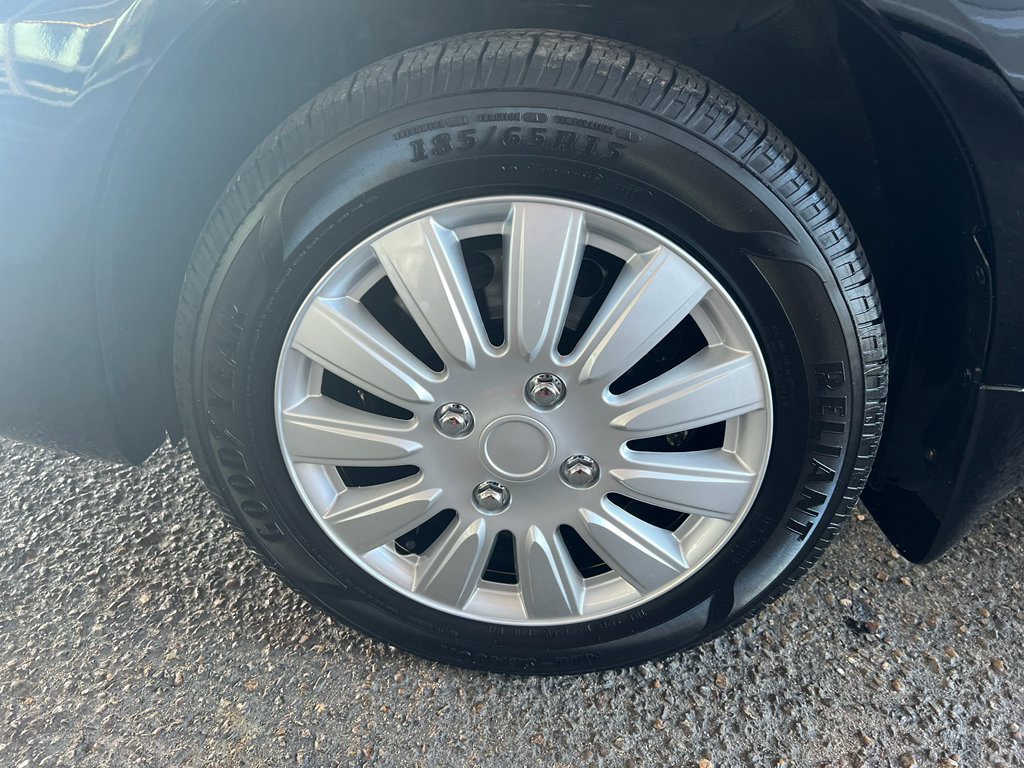 Used 2018 Nissan Versa S FWD image 7