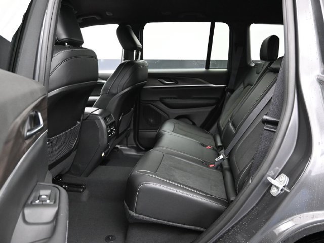 New 2026 Jeep Grand Cherokee Altitude AWD/4WD image 20