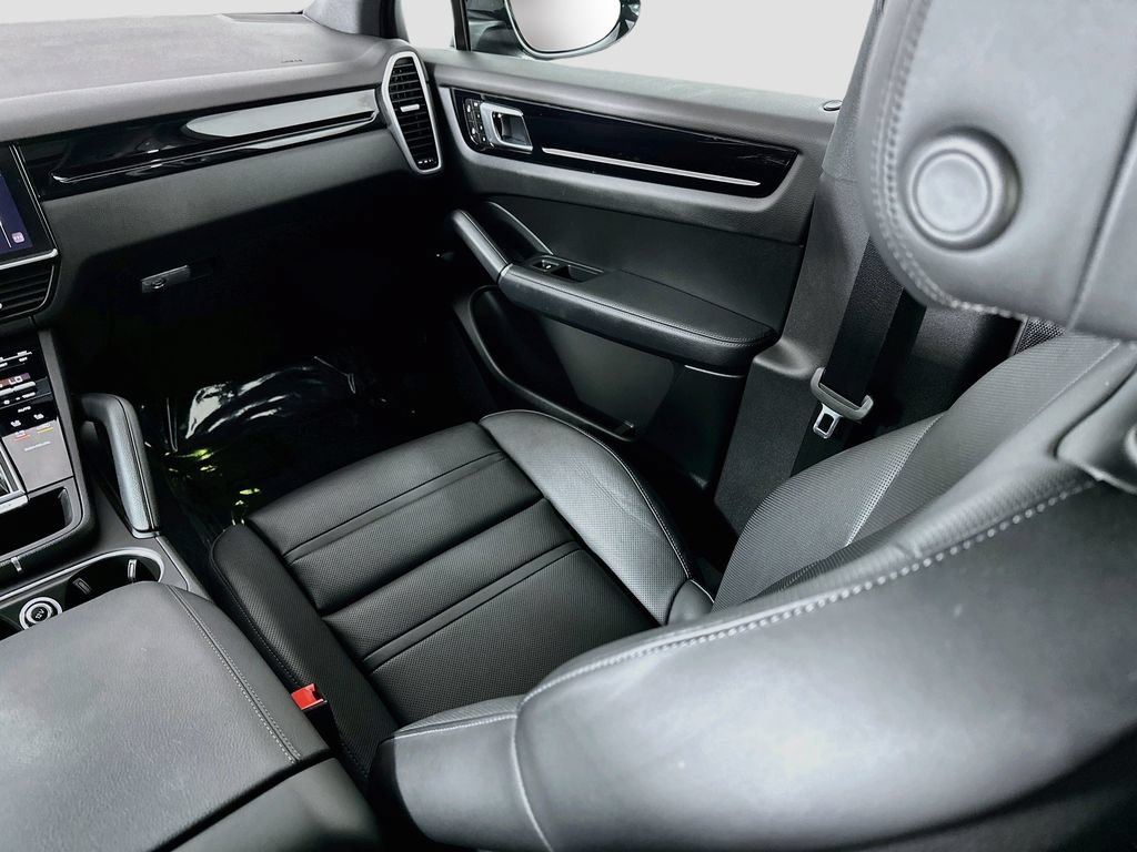 Certified 2023 Porsche Cayenne AWD/4WD image 26
