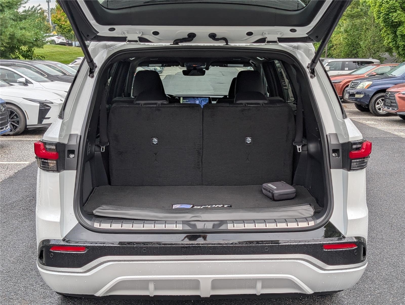 New 2026 Lexus TX 500h AWD w/ Technology Package image 11