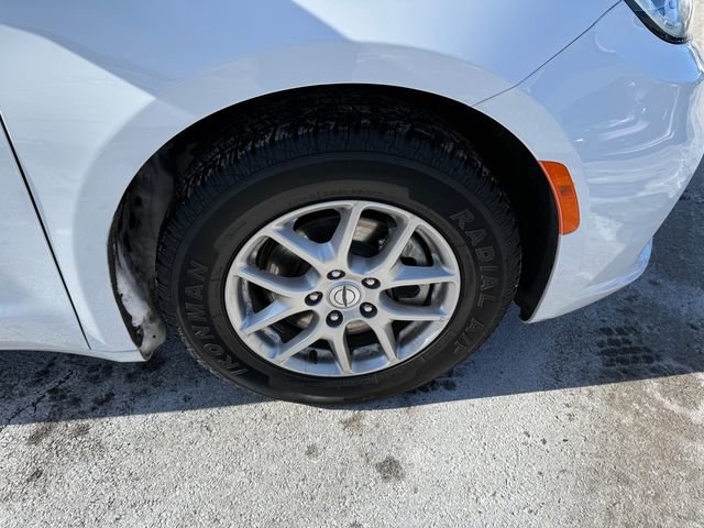 Used 2024 Chrysler Pacifica Touring-L image 29