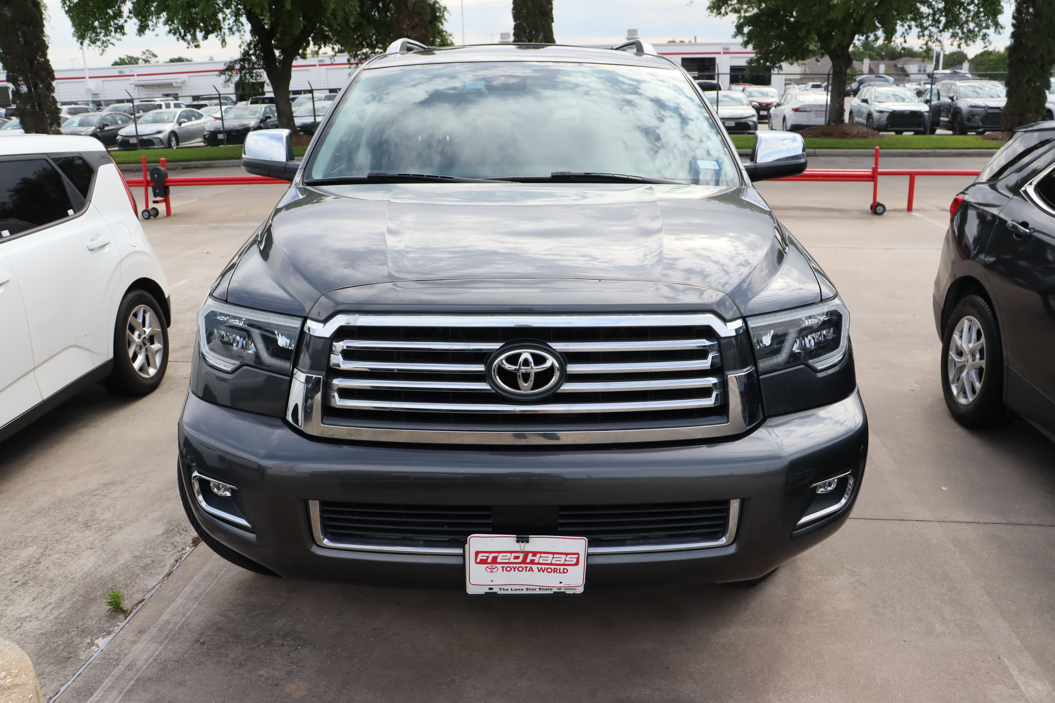Used 2019 Toyota Sequoia Platinum image 3