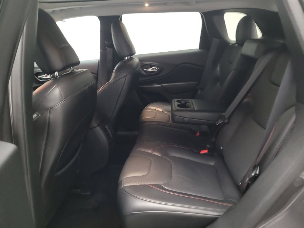 Used 2019 Jeep Cherokee Trailhawk image 18