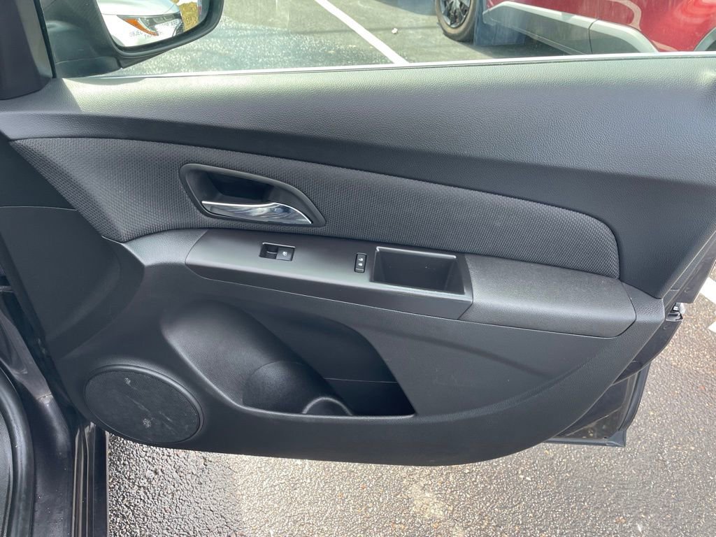 Used 2016 Chevrolet Cruze LT image 10