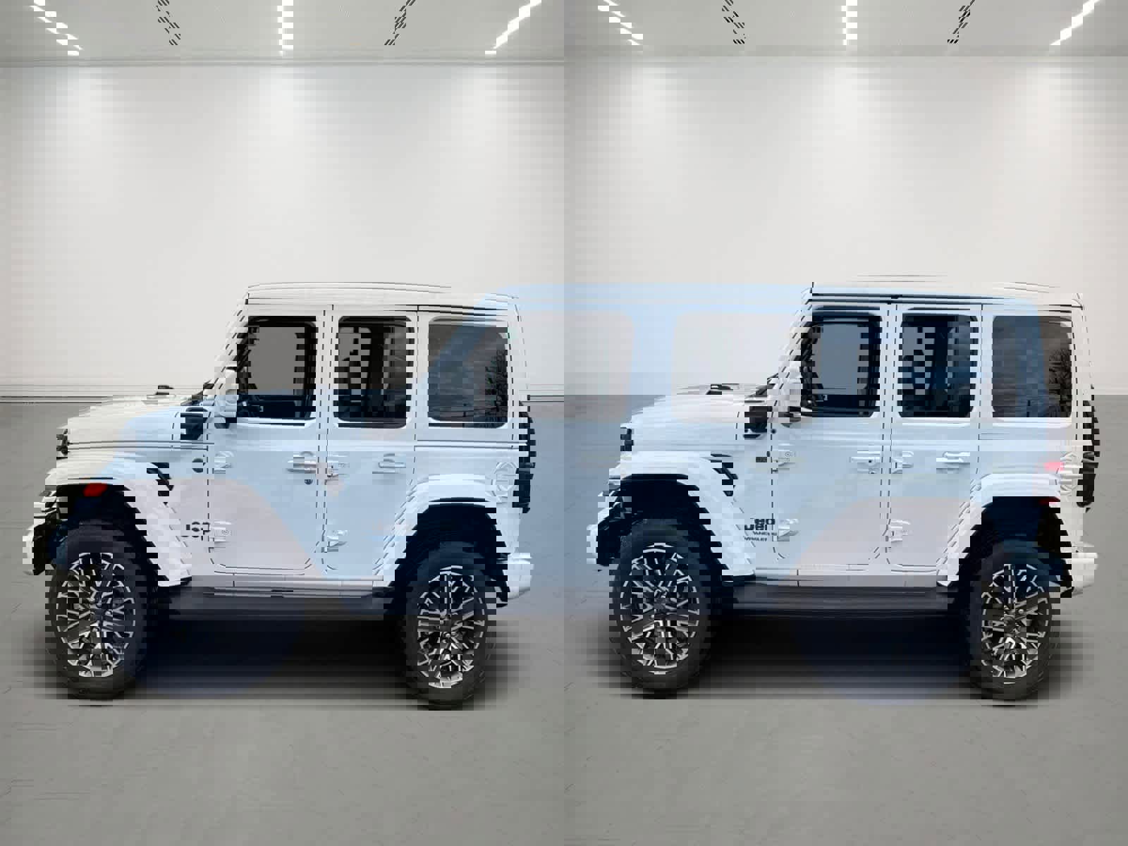 Used 2023 Jeep Wrangler Unlimited Sahara image 3