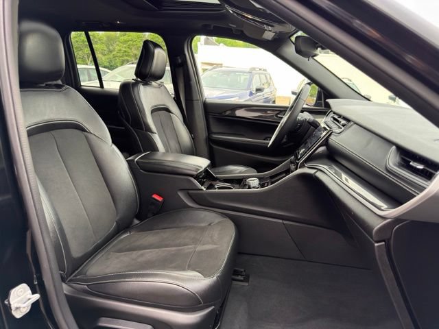 Used 2023 Jeep Grand Cherokee Altitude AWD/4WD image 28