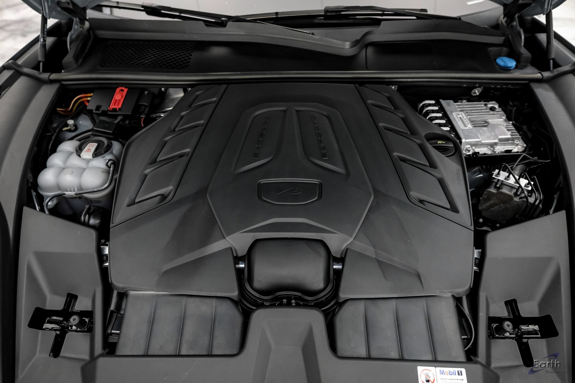 Used 2024 Porsche Cayenne Turbo GT AWD/4WD image 4